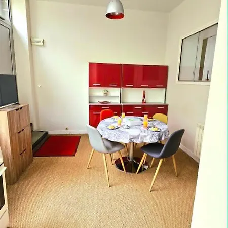 Apartment Centre Ville- Cour- Pkg Proximite Aurillac