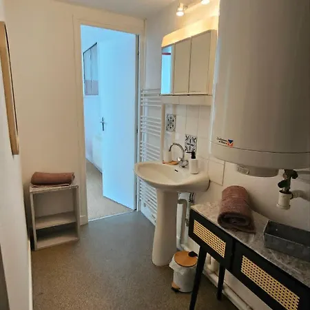 Apartment Centre Ville- Cour- Pkg Proximite